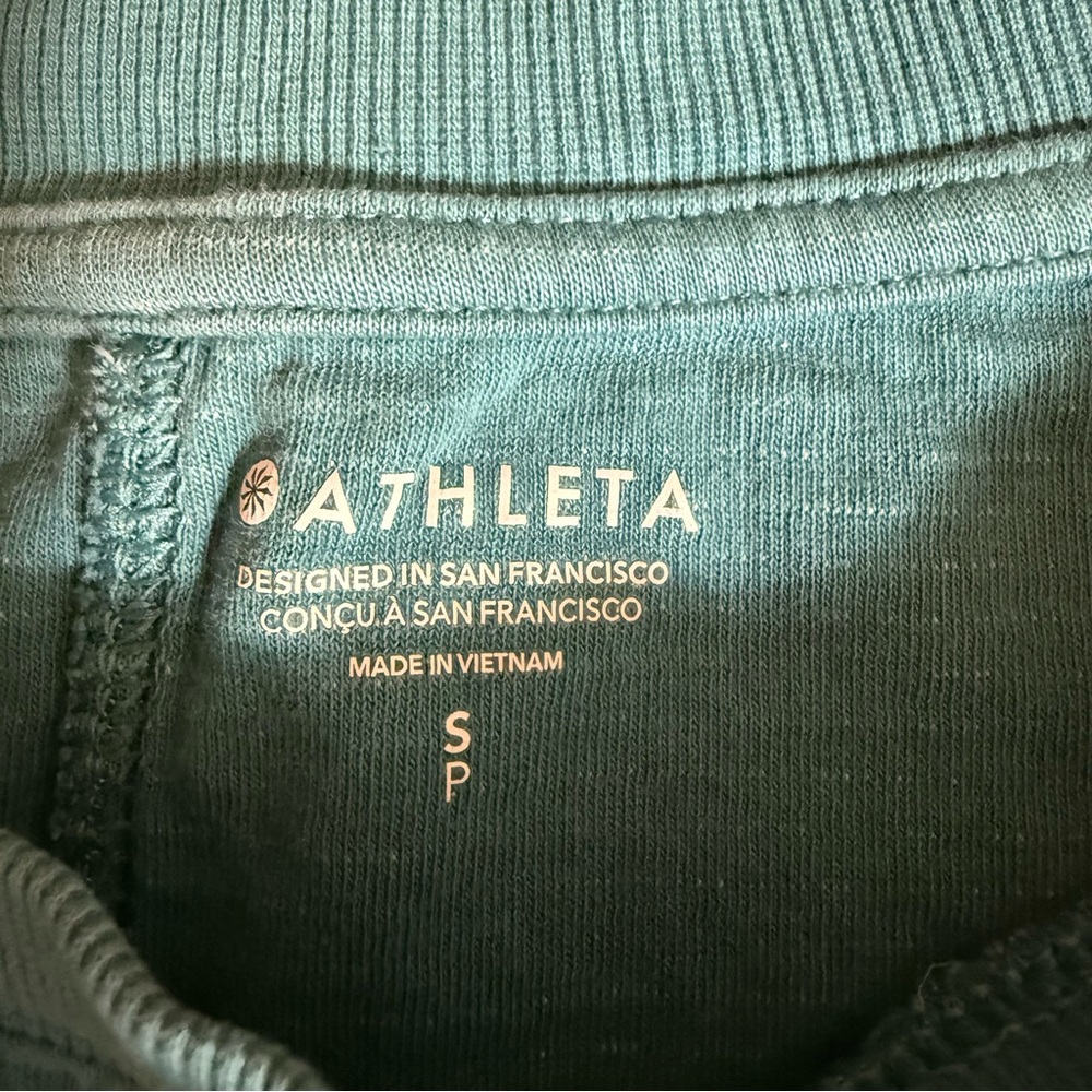 Athleta Summer 2022 Blue Teal Pullover Short Sleeve Size S 798665-01 *SEE FLAW - Picture 4 of 8